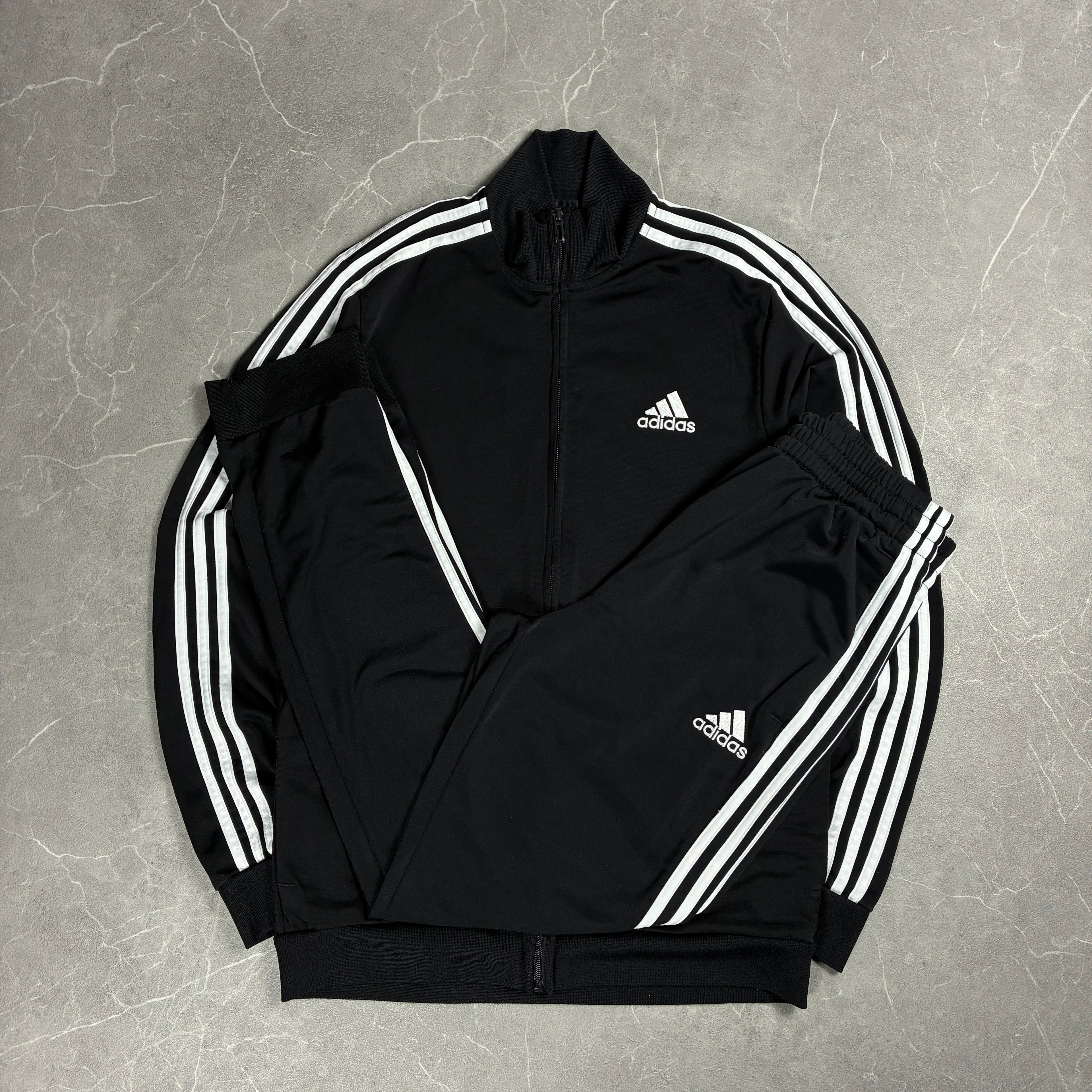 Adidas Tracksuit (M)