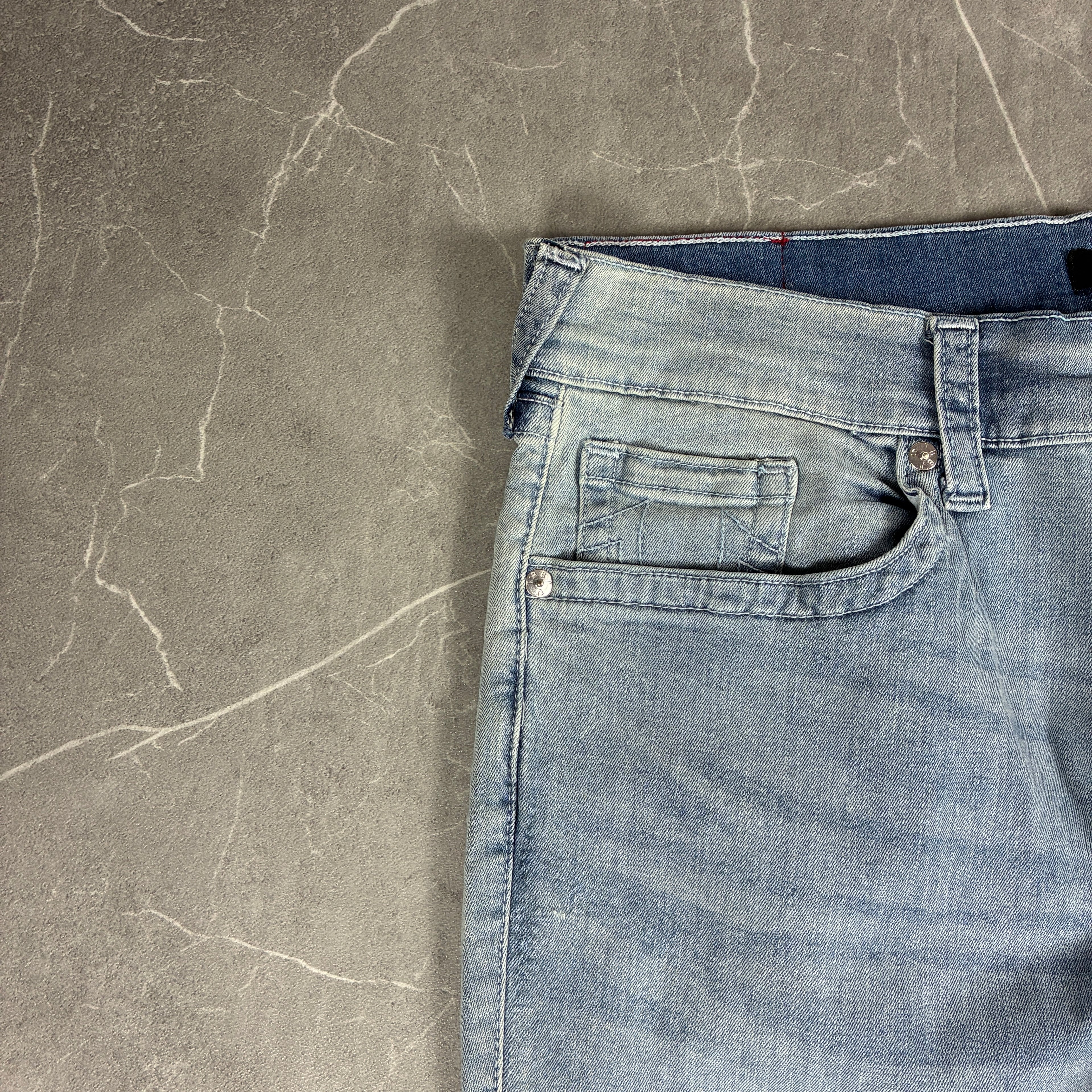 True Religion Jeans (W39)